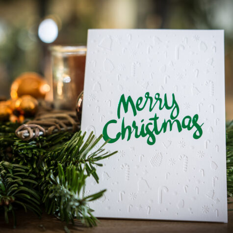 Letterpress Weihnachtskarte mit einer Heißfolie in Grün Durch eine Heißfolienprägung und Blindprägung besonders auffallende Effekte erzielen.