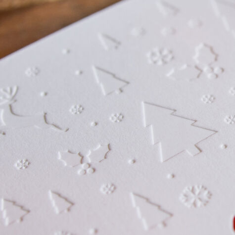 Letterpress Weihnachtskarte mit Blindprägung Eine Blindprägung ist eine Prägung ganz ohne Farbe und speziell auf feinen und haptischen Naturpapieren sehr wirkungsvoll