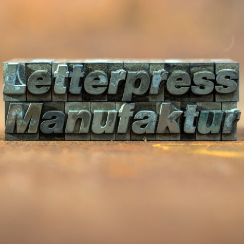 Bleisatz Letterpress Manufaktur Hamburg Die Letterpress Manufaktur Hamburg betreibt ein kreatives Atelier und eine ursprüngliche Werkstatt für ein altes, wiederentdecktes Druckverfahren