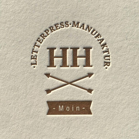 Vergleich zwischen einem intensiven Letterpress Kuss und einen zierlichen Küsschen im Digital- und Offsetdruck. Kissprinting mit Leidenschaft und Tiefenwirkung