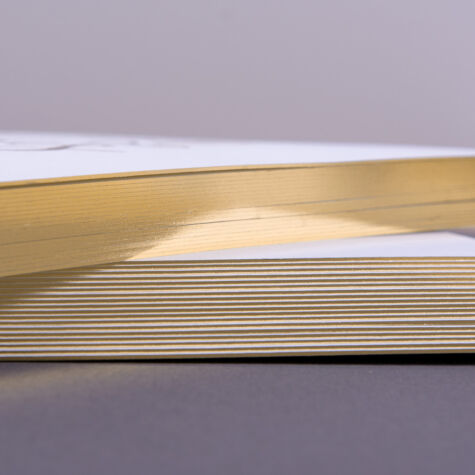 Veredelte Kanten mit einem Goldschnitt