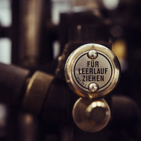 Der Buchdruck ist das älteste Druckverfahren der Welt. Wir fühlen uns der schwarzen und edlen Kunst verpflichtet Detail „Historische Druckmaschinen“