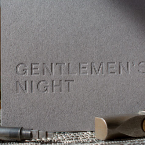 Visitenkarten, Einladungskarten und andere Druckprodukte kaschieren bzw. doppeln. Was ist eine Kaschierung?