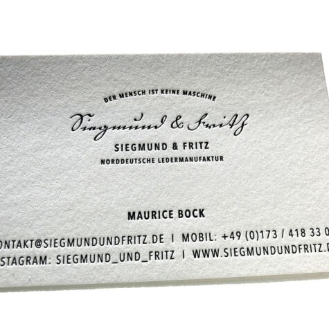 Für ein optimales Druckergebnis sollten die Schriften nicht kleiner als 8 Punkt und die Linienstärke ab 0,5 Punkt angelegt werden. Wie soll ich Schriften für den Letterpress anlegen?